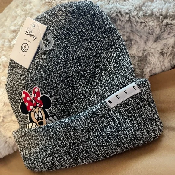 NWT Disney X NEFF Minnie Mouse Skate Cuffed Beanie OSFM - Picture 2 of 4
